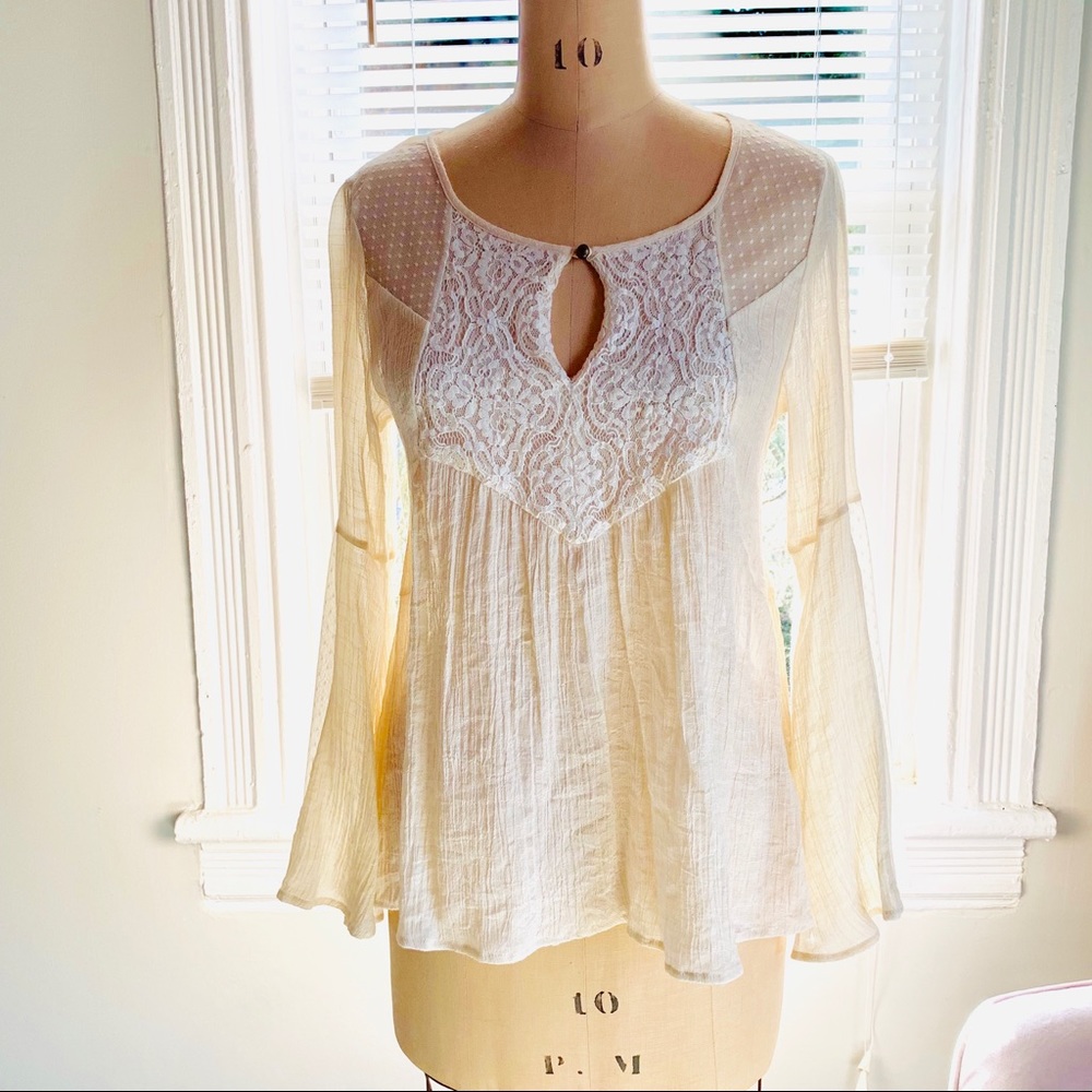 NWOT Boho Keyhole Top